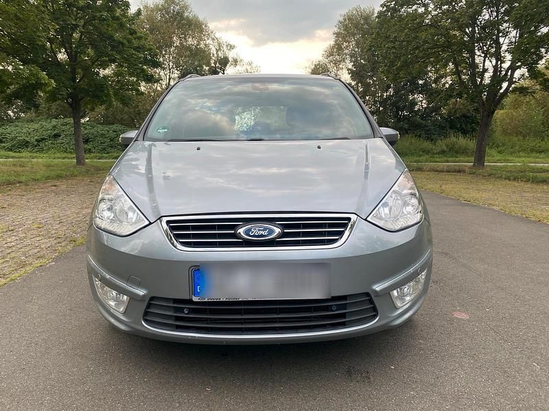 Gebraucht Ford Galaxy 140 PS (102 kW) 2011 Silber Van / Kleinbus