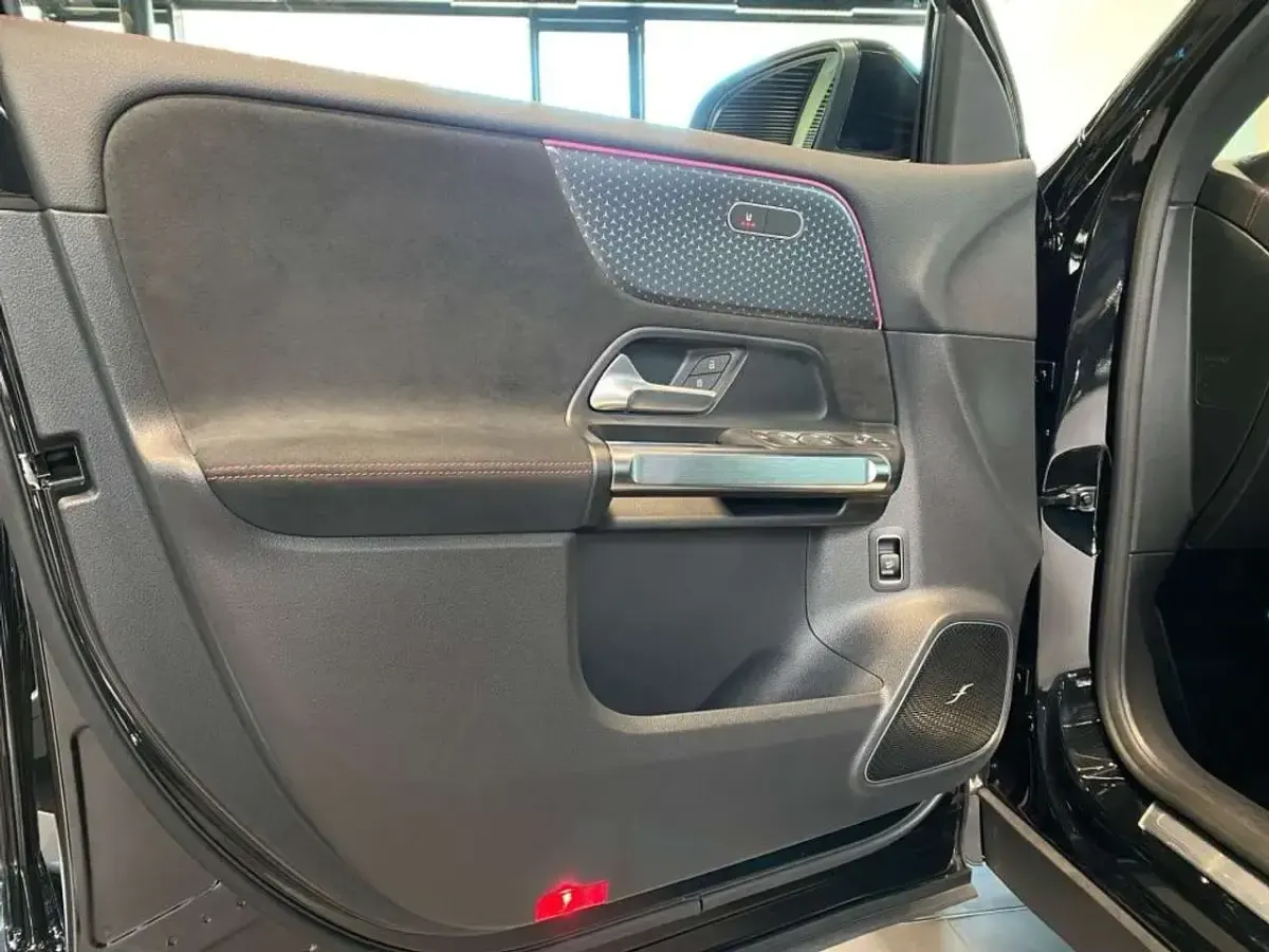 Gebraucht Mercedes EQB250 AMG 139 kW (190 PS) 2025 Metalliclack kosmosschwarz SUV