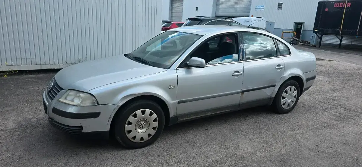Gebraucht VW Passat 101 PS (74 kW) 2001 Silber Limousine
