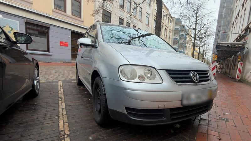 Gebraucht VW Touran 105 PS (77 kW) 2006 Silber Van / Kleinbus