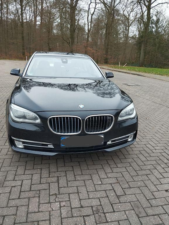 Gebraucht BMW 750 Exclusive 381 PS (280 kW) 2015 Beige Limousine