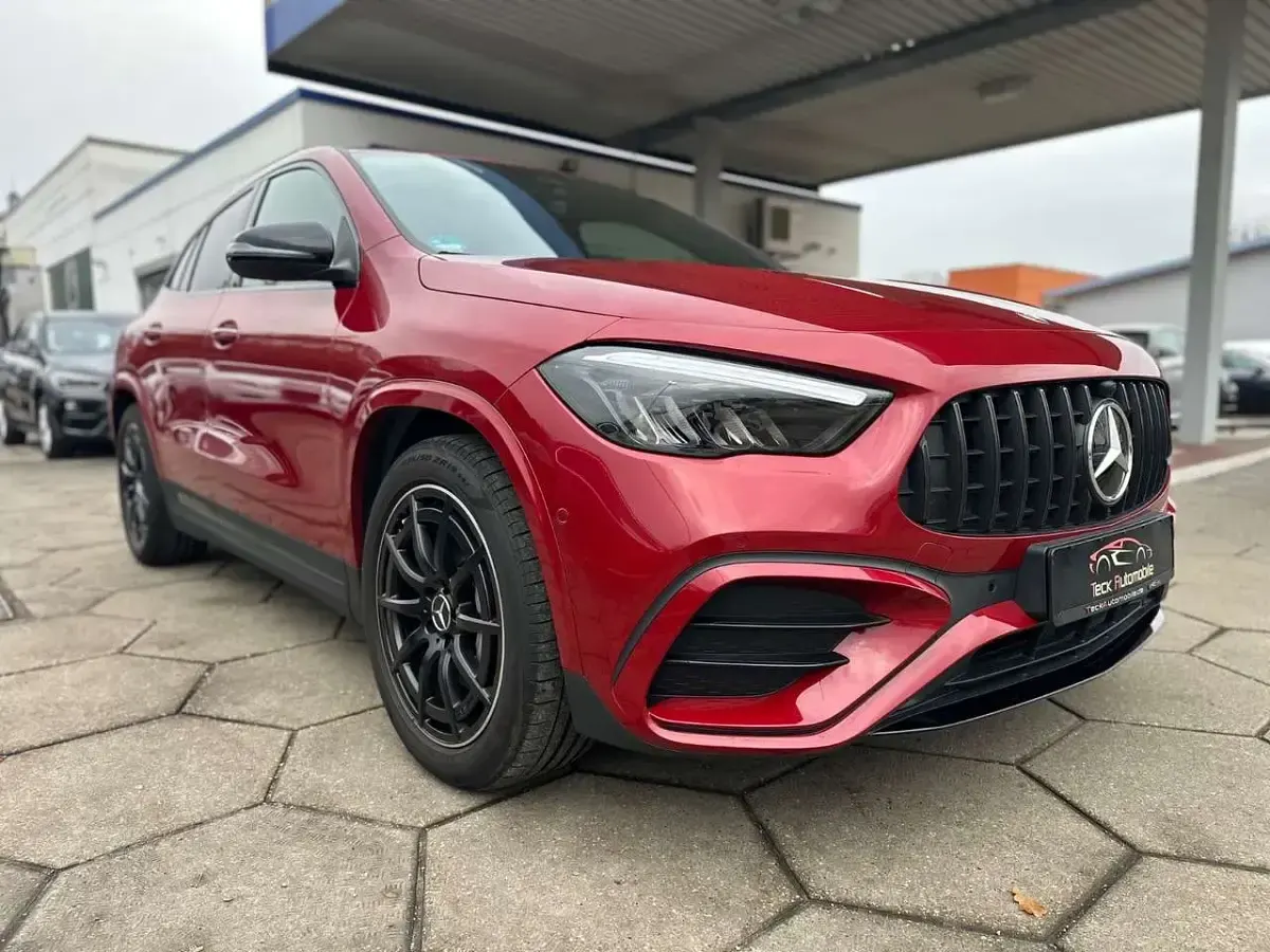 Gebraucht Mercedes GLA35 AMG AMG 306 PS (225 kW) 2023 Rot SUV