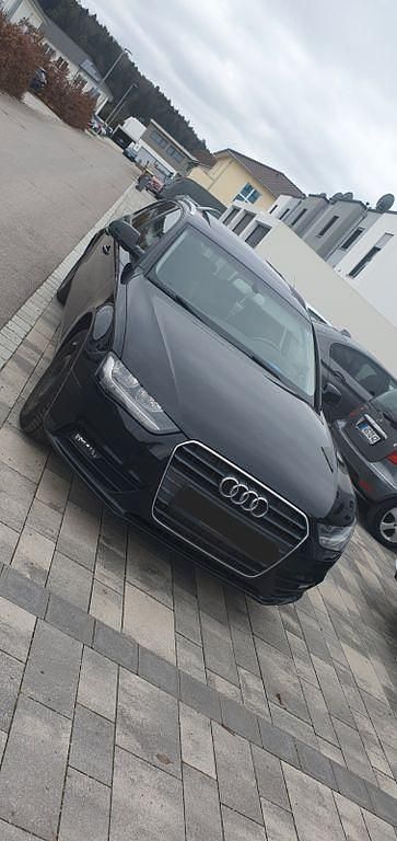 Gebraucht Audi A4 120 PS (88 kW) 2013 Schwarz Limousine