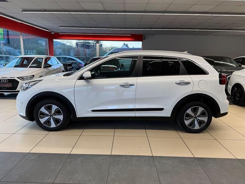 Gebraucht Kia Niro Vision 105 PS (77 kW) 2016 Weiß SUV