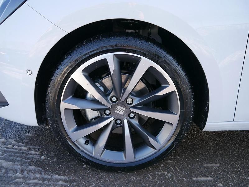 Neu Seat Leon FR 150 PS (110 kW) 2025 Nevadaweiß metallic Kombi