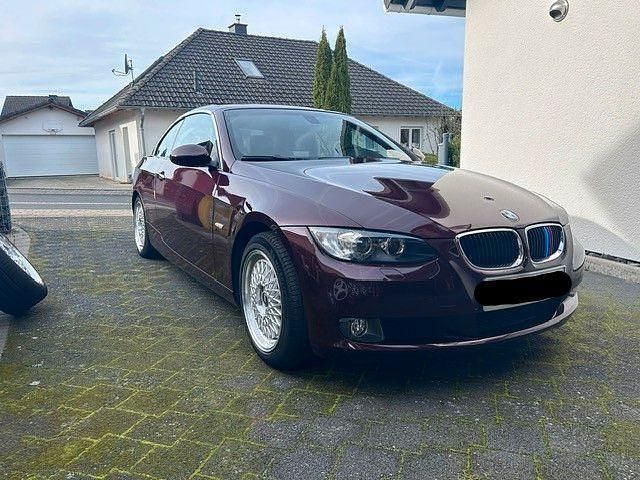 Rot Gebraucht 2009 BMW 320 Cabriolet Cabrio | 11.950 € (Fairer Preis) - Bild 1/4