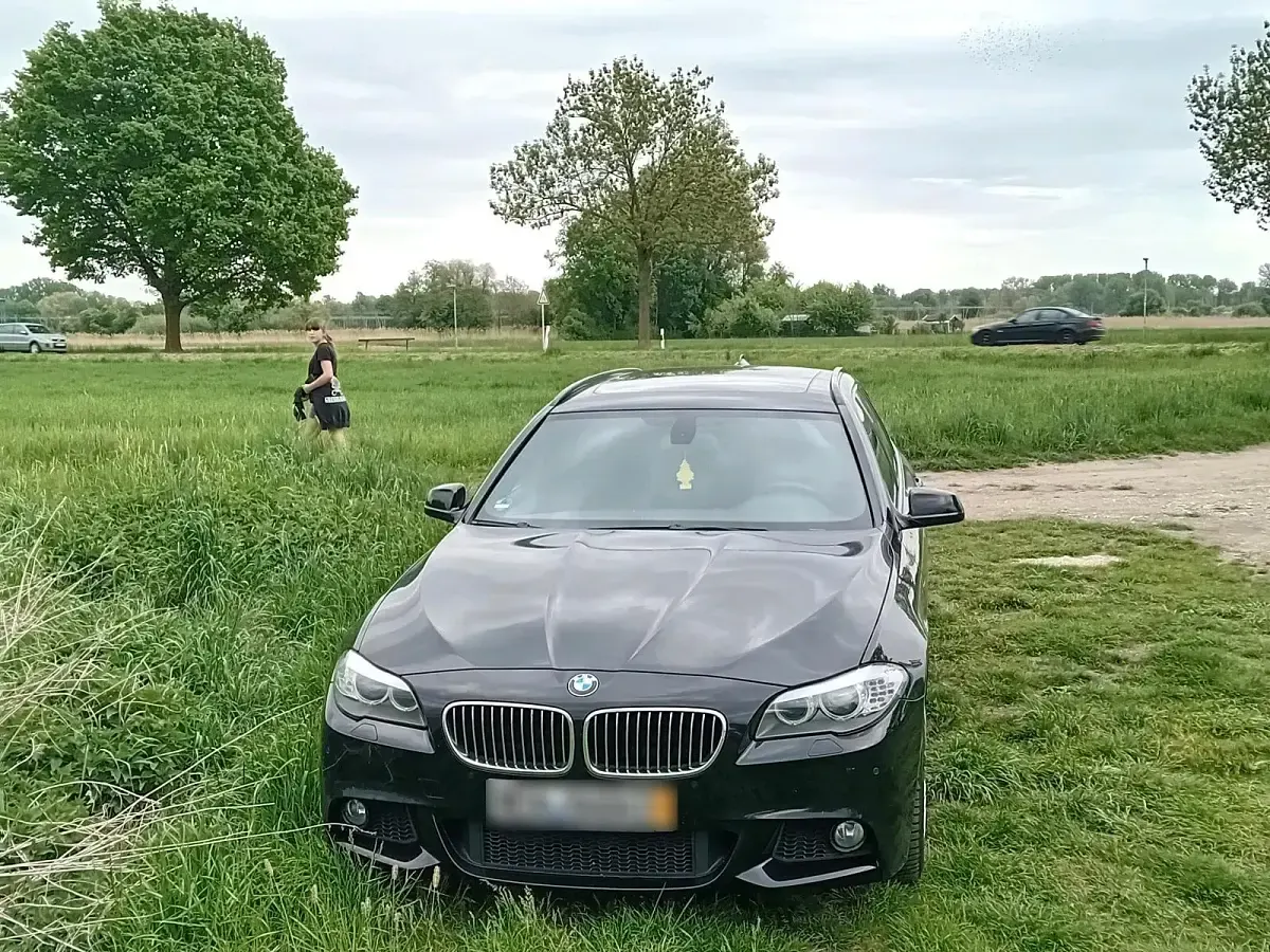 Gebraucht BMW 520 184 PS (135 kW) 2011 Schwarz Kombi