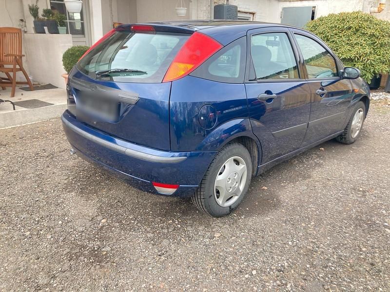 Gebraucht Ford Focus 101 PS (74 kW) 2004 Blau Kleinwagen