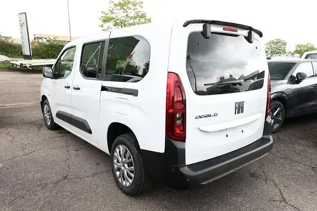 Neu Fiat Doblò 131 PS (96 kW) 2025 Weiß weiß Van / Kleinbus