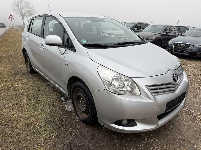 Gebraucht Toyota Verso Life 126 PS (92 kW) 2009 Silber Van / Kleinbus