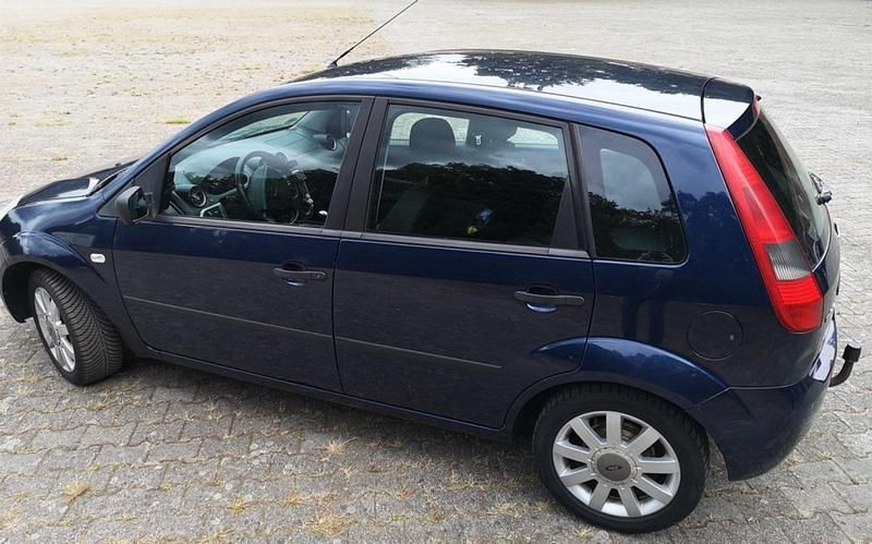 Gebraucht Ford Fiesta Ambiente 69 PS (50 kW) 2004 Blau Kleinwagen
