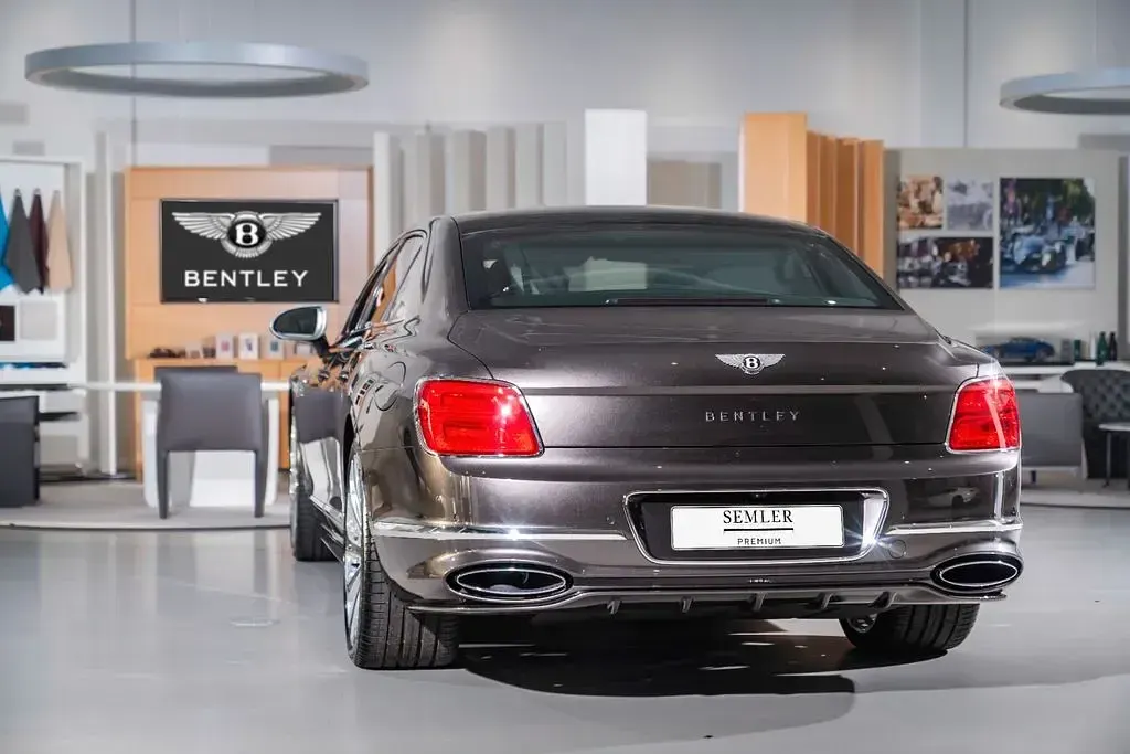 Gebraucht Bentley Flying Spur Mulliner 544 PS (400 kW) 2025 Beige Limousine