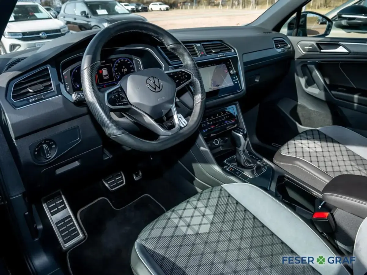 Gebraucht VW Tiguan R-line 150 PS (110 kW) 2023 Deep black perleffekt SUV