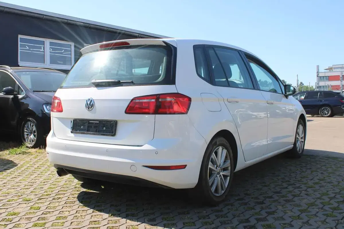 Gebraucht VW Golf Sportsvan Trendline 116 PS (85 kW) 2017 Pure white Van / Kleinbus