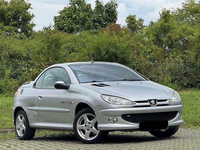 Silber Gebraucht 2005 Peugeot 206 CC Platinum Cabrio | 1.999 € (Fairer Preis) - Bild 1/4