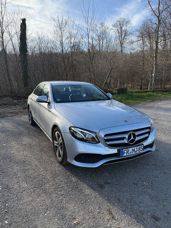 Gebraucht Mercedes E220 Avantgarde 194 PS (142 kW) 2016 Silber Limousine