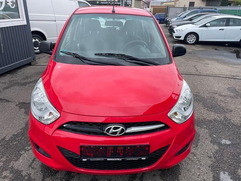 Gebraucht Hyundai i10 Edition 69 PS (50 kW) 2012 Rot Kleinwagen