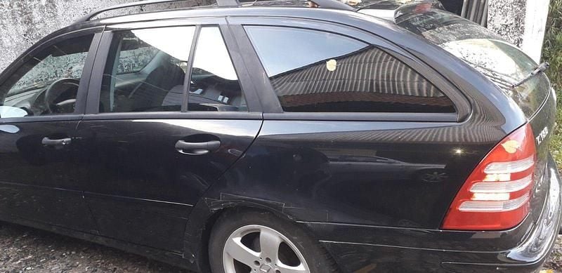 Gebraucht Mercedes C180 Elegance 143 PS (105 kW) 2003 Schwarz Kombi