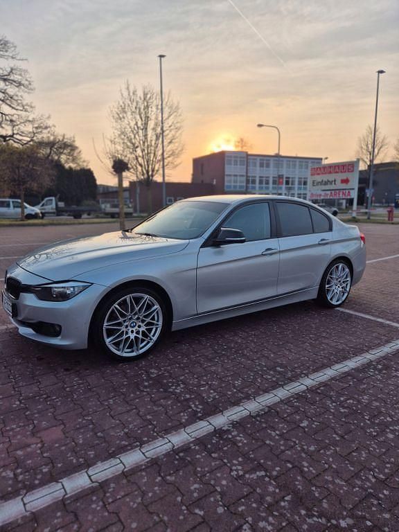 Gebraucht BMW 320 184 PS (135 kW) 2012 Silber Limousine