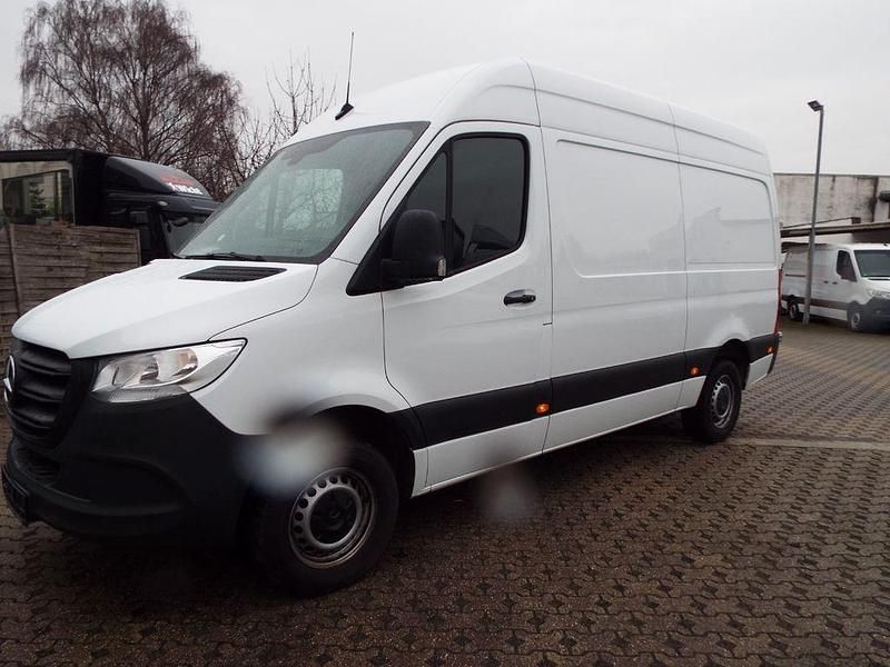 Weiß Gebraucht 2021 Mercedes Sprinter Van | 28.548 € (Fairer Preis) - Bild 1/4