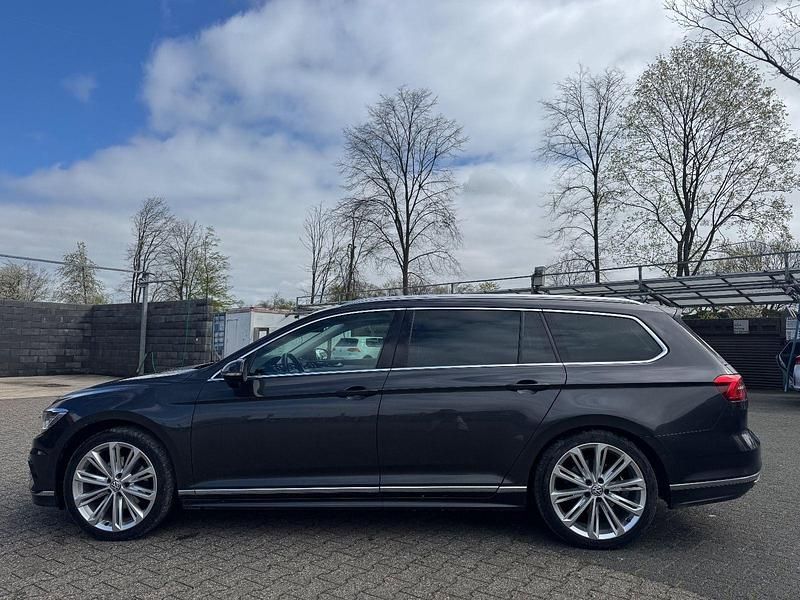 Gebraucht VW Passat 120 PS (88 kW) 2018 Schwarz Kombi