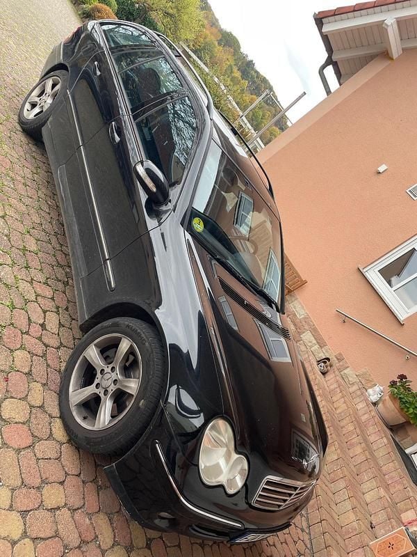Schwarz Gebraucht 2004 Mercedes C270 Elegance Kombi | 2.300 € (Fairer Preis) - Bild 1/4