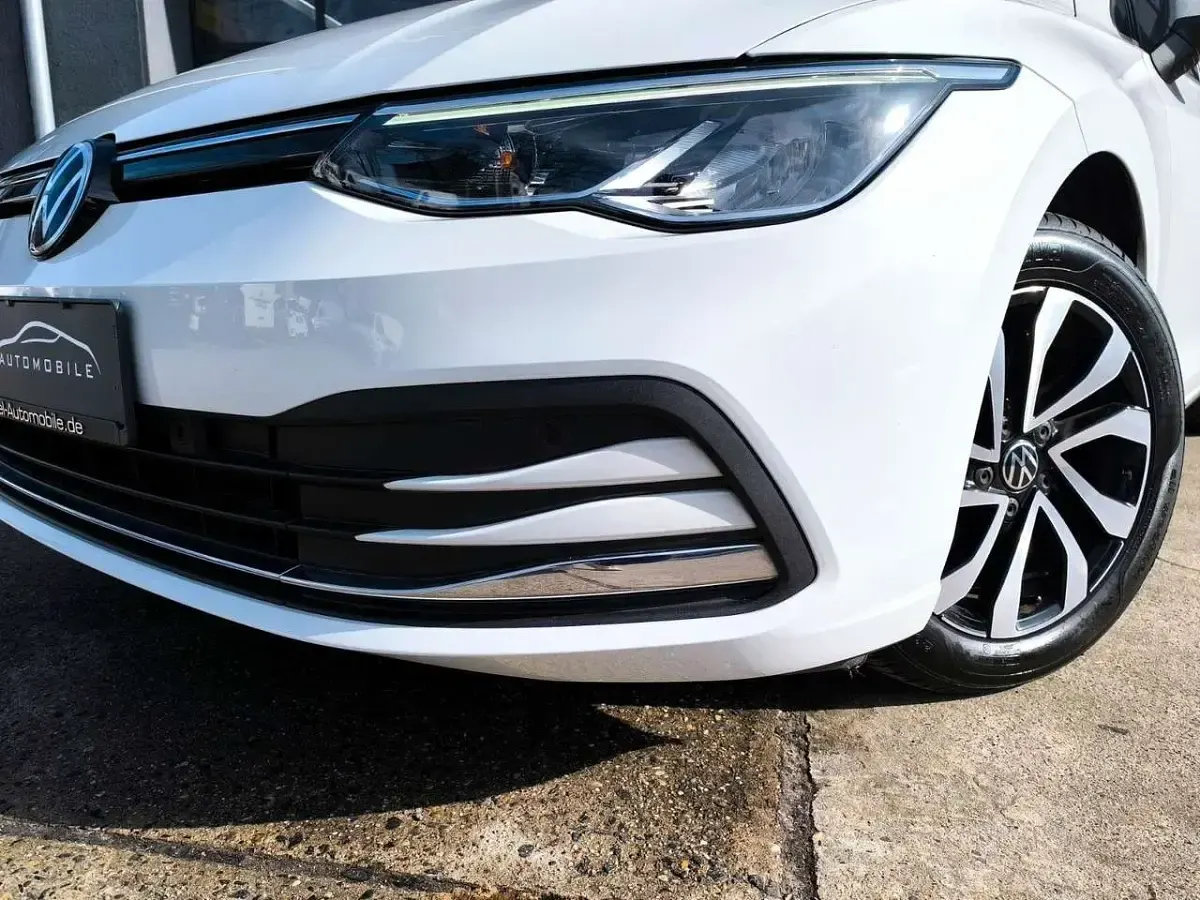 Gebraucht VW Golf VIII 116 PS (85 kW) 2022 Weiß Limousine