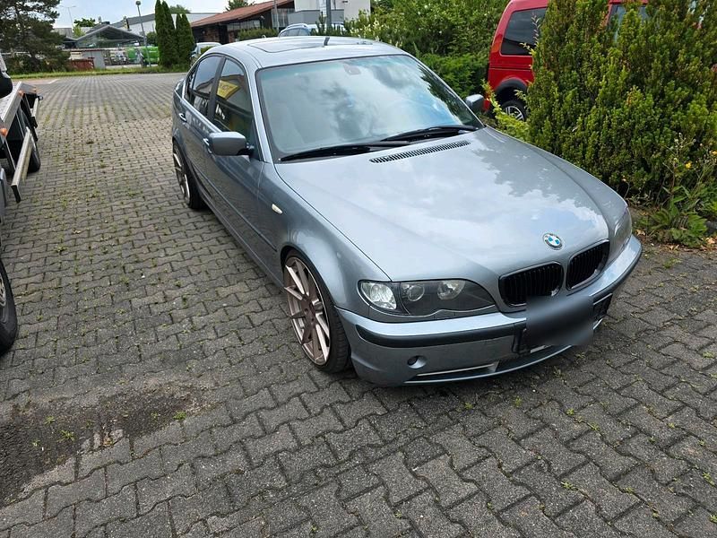 Grau Gebraucht 2004 BMW 330 Limousine | 6.600 € (Fairer Preis) - Bild 1/4
