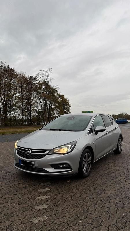 Grau Gebraucht 2017 Opel Astra Limousine | 9.700 € (Fairer Preis) - Bild 1/4