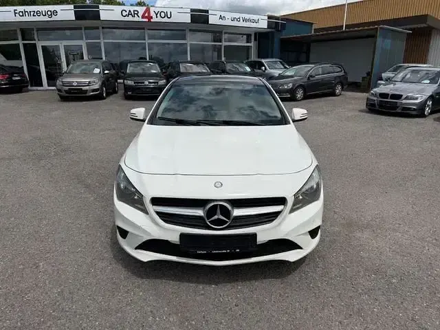 Gebraucht Mercedes CLA220 177 PS (130 kW) 2015 Calcitweiss/zirrusweiss Coupé