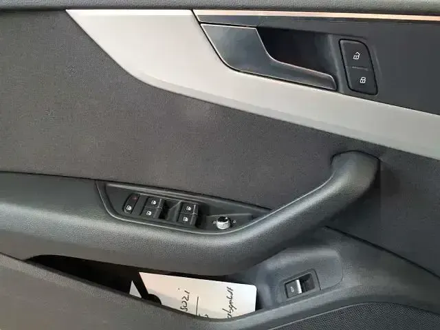 Gebraucht Audi A4 Advanced 163 PS (119 kW) 2021 Grau Limousine
