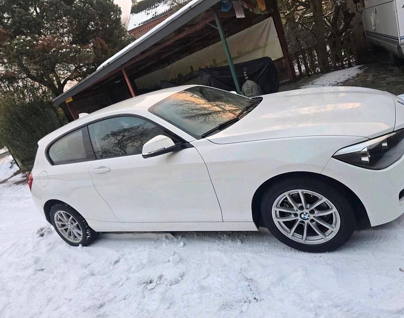 Gebraucht BMW 114 102 PS (75 kW) 2014 Weiß Kleinwagen