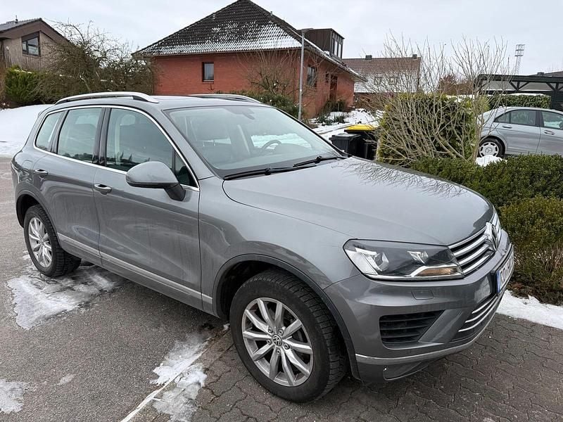 Silber Gebraucht 2016 VW Touareg SUV | 22.500 € (Superpreis) - Bild 1/4