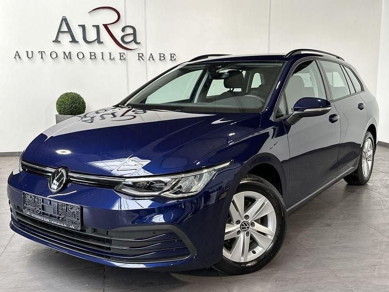 Atlantik blue Gebraucht 2023 VW Golf VIII Life Kombi | 17.449 € (Guter Preis) - Bild 1/4