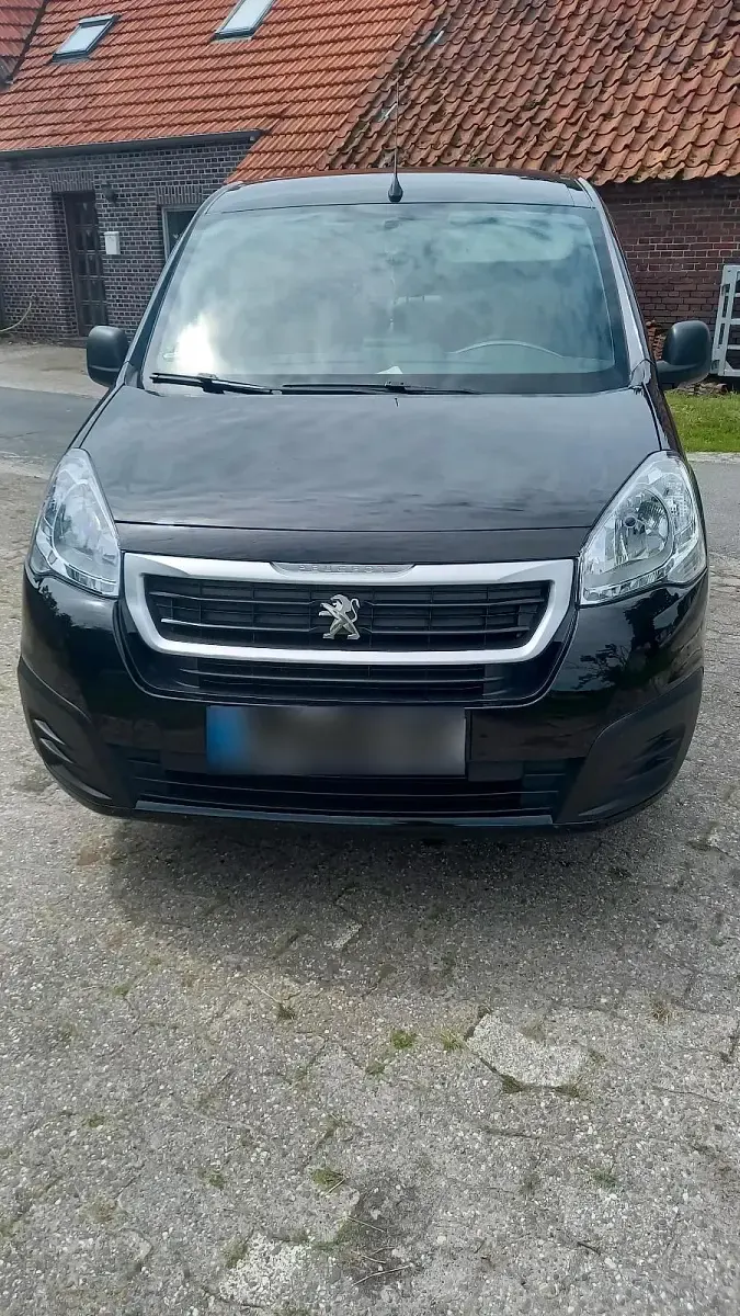 Gebraucht Peugeot Partner Tepee 110 PS (80 kW) 2018 Schwarz Van / Kleinbus
