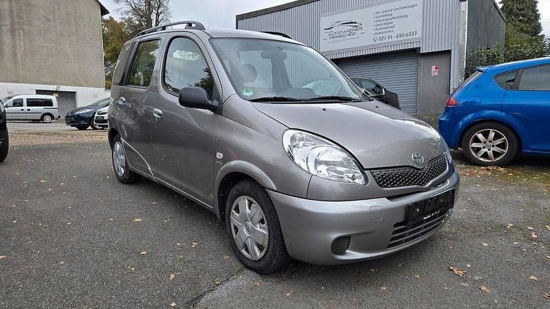 Grau Gebraucht 2006 Toyota Yaris Verso Sol Van / Kleinbus | 4.990 € (Etwas zu teuer) - Bild 1/4