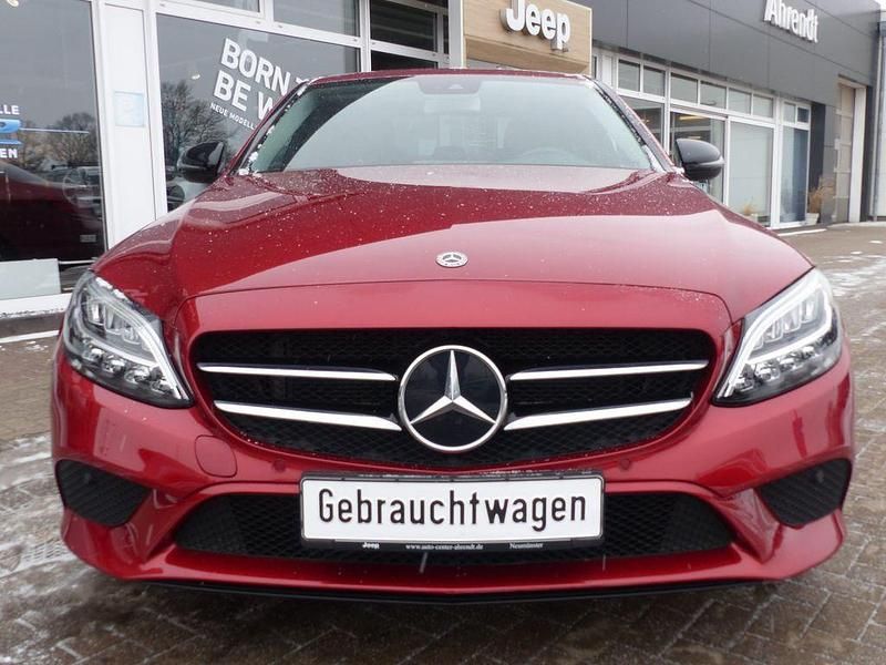 Gebraucht Mercedes C180 156 PS (114 kW) 2019 Rot Limousine