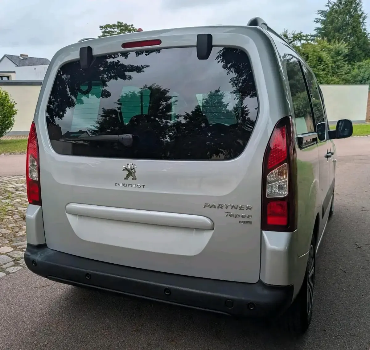 Gebraucht Peugeot TePee Active 92 PS (67 kW) 2013 Silber Limousine