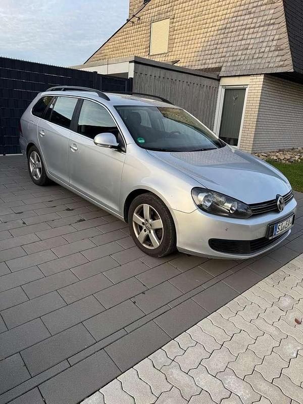 Silber Gebraucht 2012 VW Golf VII Trendline Limousine | 5.260 € (Fairer Preis) - Bild 1/4