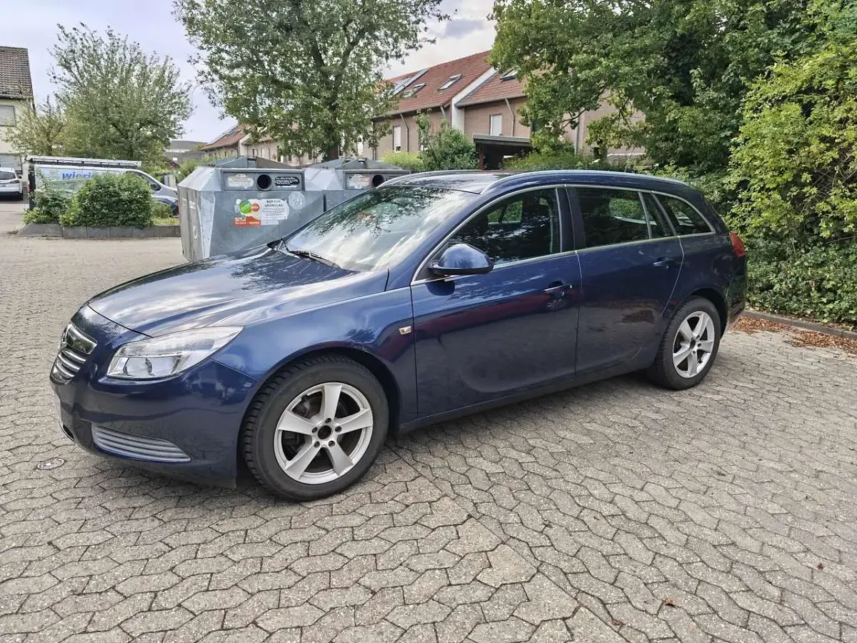 Gebraucht Opel Insignia 140 PS (102 kW) 2011 Blau Kombi