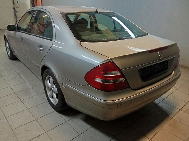 Usata Mercedes E220 150 CV (110 kW) 2006 Argento Berlina