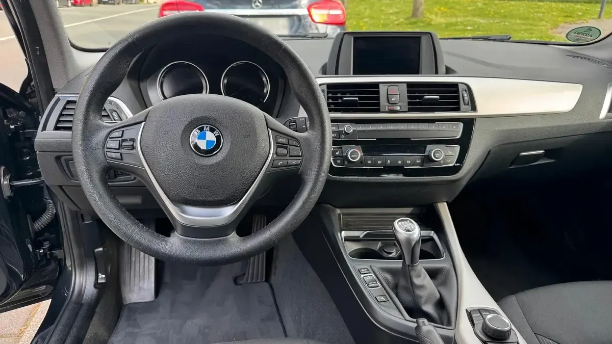 Gebraucht BMW 118 150 PS (110 kW) 2018 Schwarz Limousine