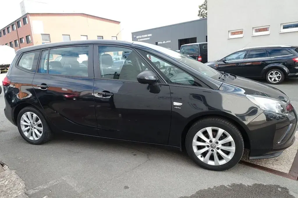 Gebraucht Opel Zafira Tourer Active 131 PS (96 kW) 2014 Schwarz Van / Kleinbus