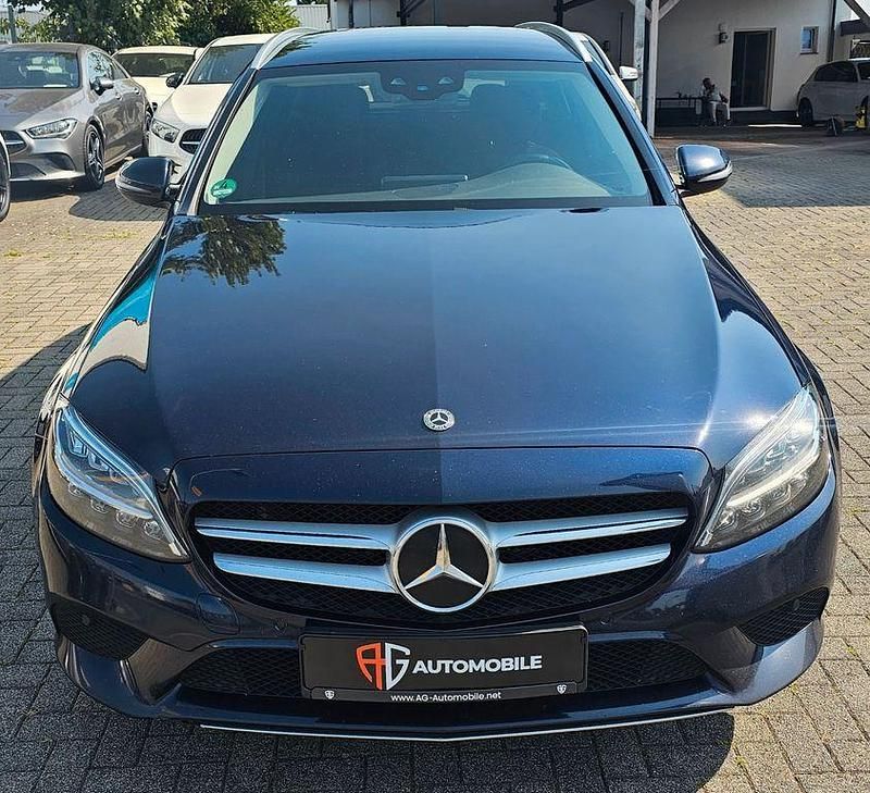 Gebraucht Mercedes C300e 194 PS (142 kW) 2021 Blau Kombi