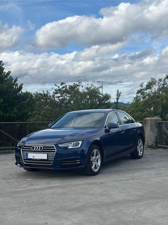 Blau Gebraucht 2017 Audi A4 Limousine | 18.899 € (Fairer Preis) - Bild 1/4