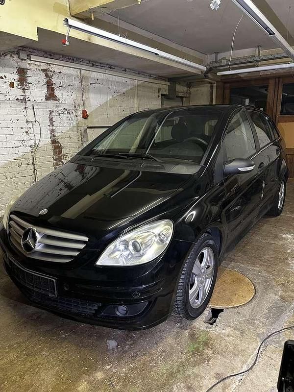 Schwarz Gebraucht 2005 Mercedes B170 Van / Kleinbus | 3.299 € (Fairer Preis) - Bild 1/4