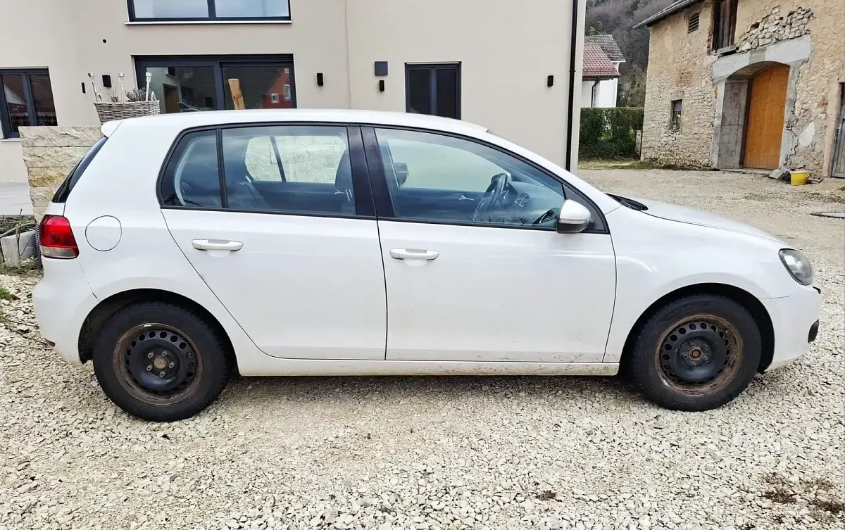Gebraucht VW Golf VI 122 PS (89 kW) 2011 Weiß Kleinwagen