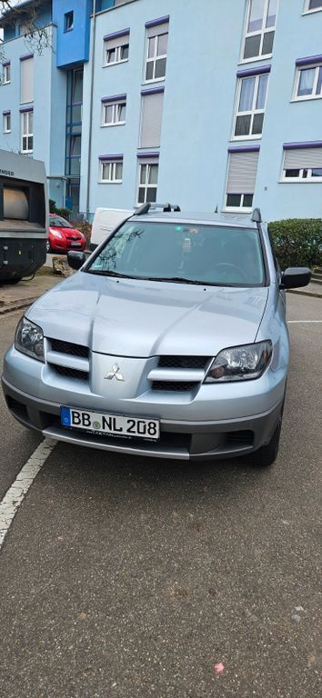 Silber Gebraucht 2004 Mitsubishi Outlander Comfort Edition SUV | 3.300 € (Etwas zu teuer) - Bild 1/4