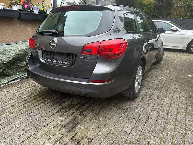 Gebraucht Opel Astra 95 PS (69 kW) 2012 Grau Kombi