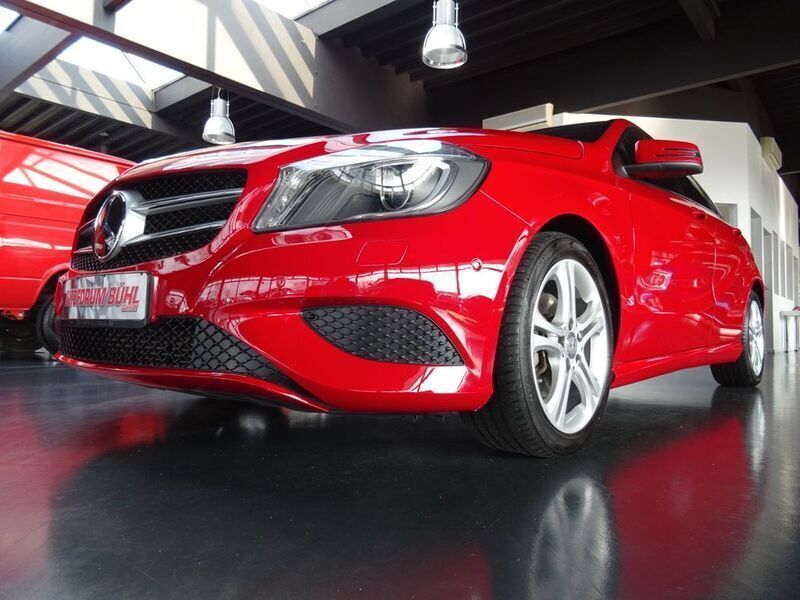Rot Gebraucht 2014 Mercedes A200 Urban Limousine | 14.980 € (Etwas zu teuer) - Bild 1/4